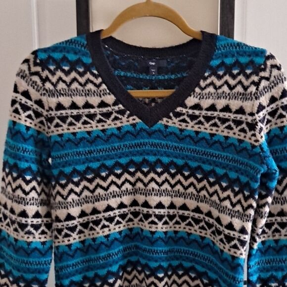 Gap ladies V neck sweater NWOT - Picture 2 of 8